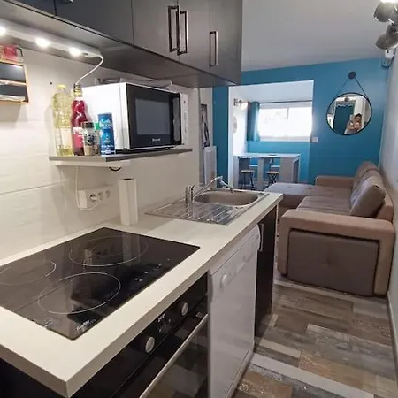 Plage, Piscine Dans Un Style Industriel Apartmán *