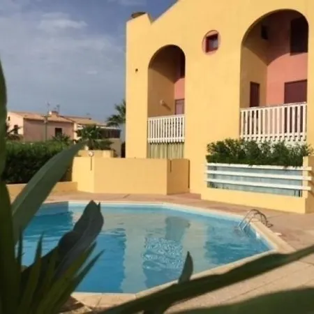 Plage, Piscine Dans Un Style Industriel *